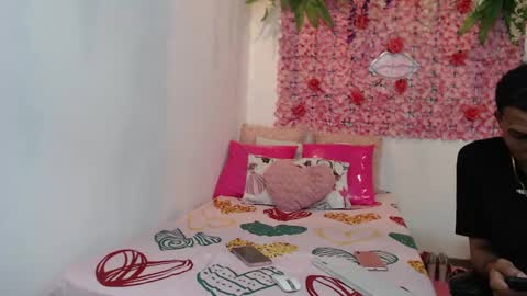 Snapshot of risitos_de_oro_ chatting on 09-18-25, 06:04 Risitos De Oro online show from 09-18-25, 06:04