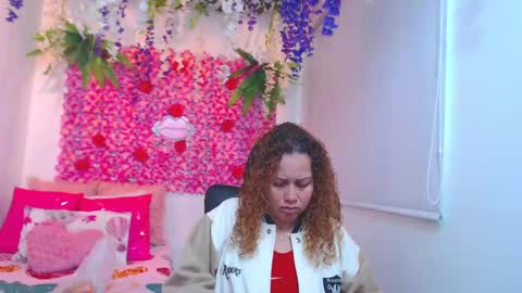 Snapshot of risitos_de_oro_ chatting on 09-21-25, 05:03 Risitos De Oro online show from 09-21-25, 05:03