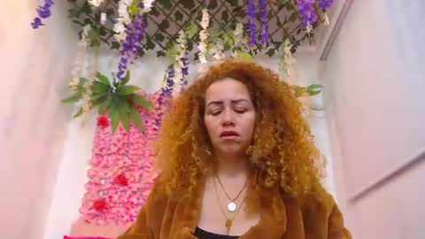 Snapshot of risitos_de_oro_ chatting on 06-17-26, 11:12 Risitos De Oro online show from 06-17-26, 11:12