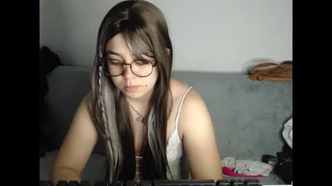 PeachSalinger online show from 09-28-25, 03:45