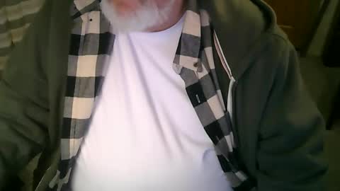 Snapshot of rndmronnie chatting on 11-19-25, 09:37 Ron Rodan online show from 11-19-25, 09:37