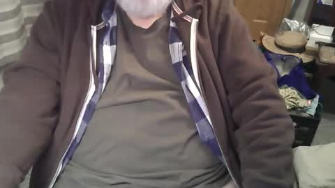 Snapshot of rndmronnie chatting on 12-21-25, 10:50 Ron Rodan online show from 12-21-25, 10:50