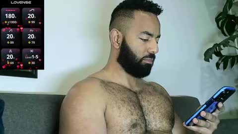 Snapshot of roa32sebas chatting on 10-14-25, 04:41 SebasRoa online show from 10-14-25, 04:41