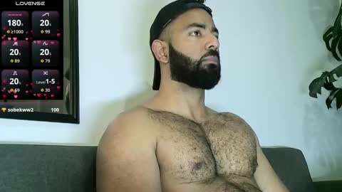 Snapshot of roa32sebas chatting on 10-15-25, 05:35 SebasRoa online show from 10-15-25, 05:35