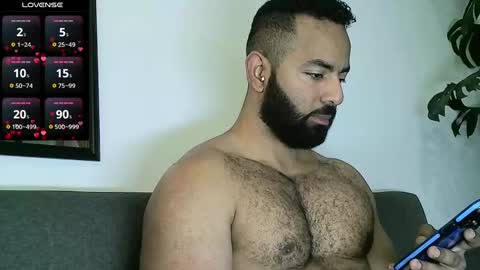 Snapshot of roa32sebas chatting on 10-17-25, 03:25 SebasRoa online show from 10-17-25, 03:25