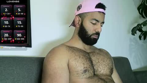 Snapshot of roa32sebas chatting on 10-20-25, 05:02 SebasRoa online show from 10-20-25, 05:02