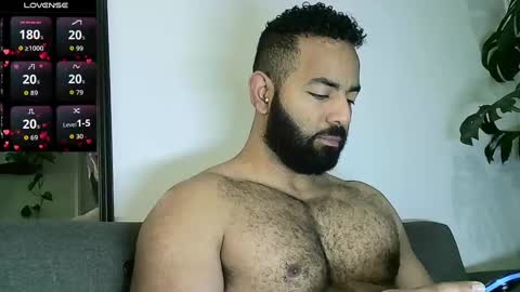 Snapshot of roa32sebas chatting on 10-21-25, 02:40 SebasRoa online show from 10-21-25, 02:40