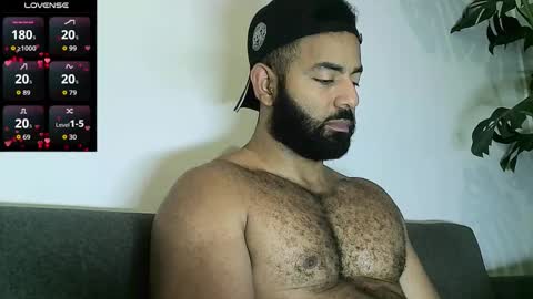 SebasRoa online show from 12-17-25, 05:52