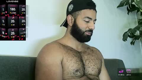 SebasRoa online show from 12-18-25, 03:29