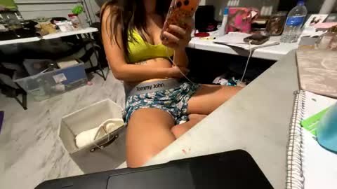 roarmance1 online show from 10-16-25, 06:03