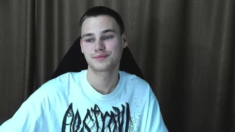 Snapshot of robert10211 chatting on 10-09-25, 07:56 robert10211 online show from 10-09-25, 07:56