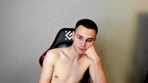 Snapshot of robert10211 chatting on 11-12-25, 04:29 robert10211 online show from 11-12-25, 04:29