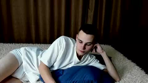 Snapshot of robert10211 chatting on 02-04-26, 10:32 robert10211 online show from 02-04-26, 10:32