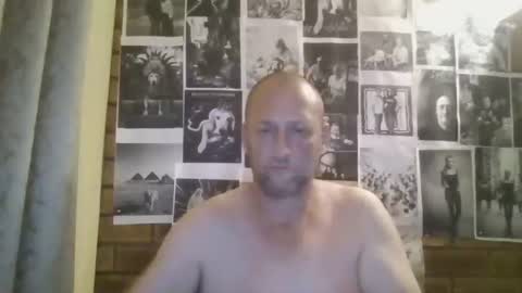 Snapshot of robert69huge chatting on 02-14-26, 02:36 robert69huge online show from 02-14-26, 02:36