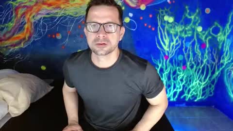 Robert online show from 11-21-25, 01:04