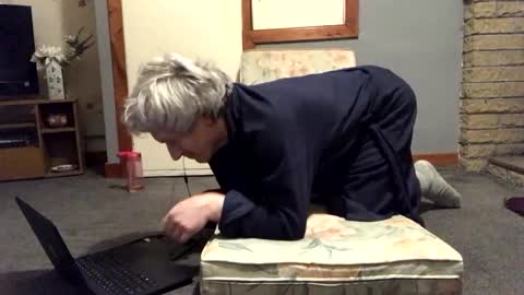 Robert online show from 02-04-25, 03:22