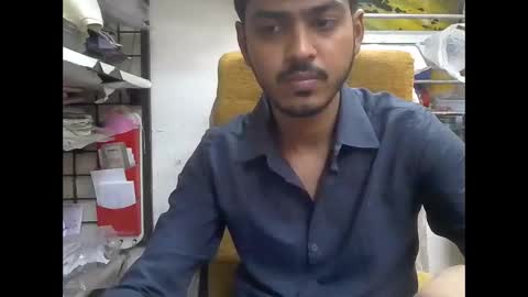 Snapshot of robertsalia220 chatting on 12-18-25, 12:33 Robertsalia online show from 12-18-25, 12:33