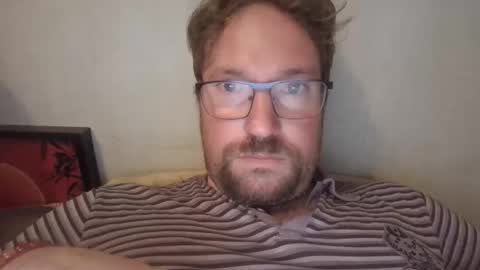 robinouhot online show from 10-21-25, 01:50