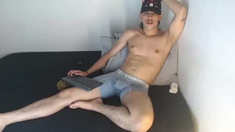 Snapshot of robisson_zack chatting on 07-11-26, 04:48 Robisson Zack online show from 07-11-26, 04:48