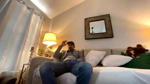 roblatino12 online show from 12-30-24, 01:58