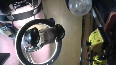 Snapshot of robodickmilker chatting on 02-18-25, 08:38 Robodickmilker online show from 02-18-25, 08:38