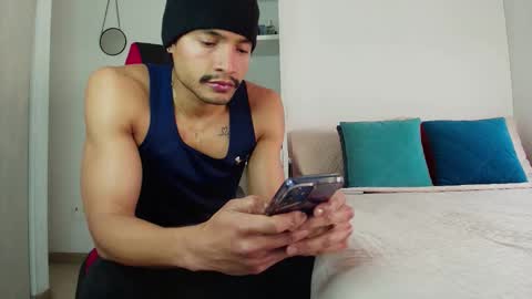 roby_millerr online show from 11-04-25, 08:08