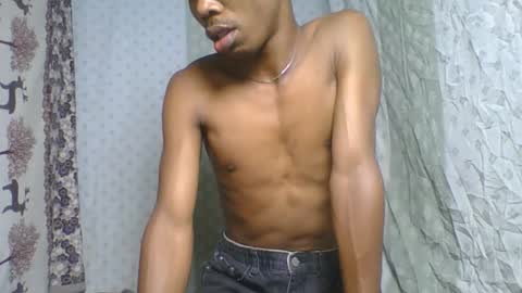 Snapshot of rocardo1510 chatting on 10-12-25, 07:24 rocardo1510 online show from 10-12-25, 07:24