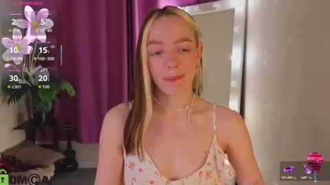 Snapshot of rockett_bunny chatting on 06-18-26, 12:44 Rockett online show from 06-18-26, 12:44