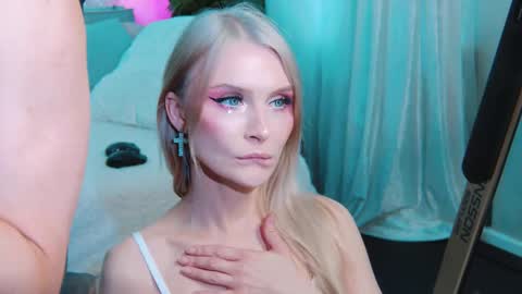 Snapshot of rockstarsgames chatting on 10-05-25, 10:46 Lina and Den online show from 10-05-25, 10:46