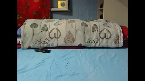 Snapshot of rogobeteilie chatting on 12-20-25, 10:55 Banderas online show from 12-20-25, 10:55