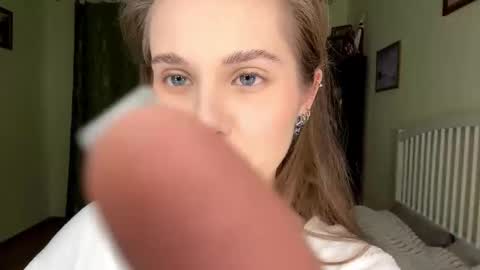 Mia online show from 12-14-25, 07:14