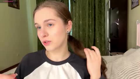 Mia online show from 02-08-26, 10:40