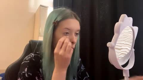 Snapshot of rolandesayaphon chatting on 02-22-26, 08:24 Stacy online show from 02-22-26, 08:24