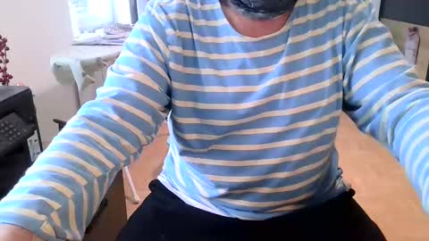 Snapshot of rolandloser1000 chatting on 01-05-25, 09:59 rolandloser1000 online show from 01-05-25, 09:59