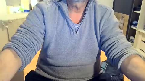 Snapshot of rolandloser1000 chatting on 01-19-25, 07:37 rolandloser1000 online show from 01-19-25, 07:37