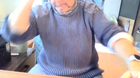 Snapshot of rolandloser1000 chatting on 01-27-25, 12:48 rolandloser1000 online show from 01-27-25, 12:48