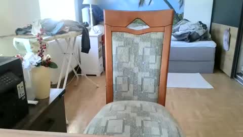 Snapshot of rolandloser1000 chatting on 02-18-25, 09:54 rolandloser1000 online show from 02-18-25, 09:54