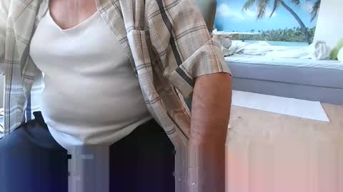 Snapshot of rolandloser1000 chatting on 09-13-25, 07:41 rolandloser1000 online show from 09-13-25, 07:41