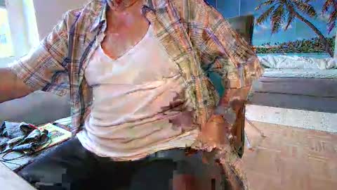 Snapshot of rolandloser1000 chatting on 09-14-25, 07:18 rolandloser1000 online show from 09-14-25, 07:18