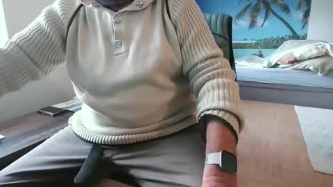 Snapshot of rolandloser1000 chatting on 11-21-25, 02:38 rolandloser1000 online show from 11-21-25, 02:38