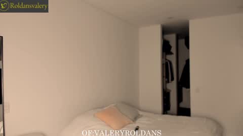 Snapshot of roldansvalery chatting on 12-29-24, 02:49 Valery Roldans online show from 12-29-24, 02:49