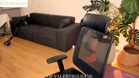 Snapshot of roldansvalery chatting on 02-06-25, 06:51 Valery Roldans online show from 02-06-25, 06:51