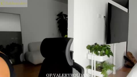 Snapshot of roldansvalery chatting on 10-31-25, 02:34 Valery Roldans online show from 10-31-25, 02:34