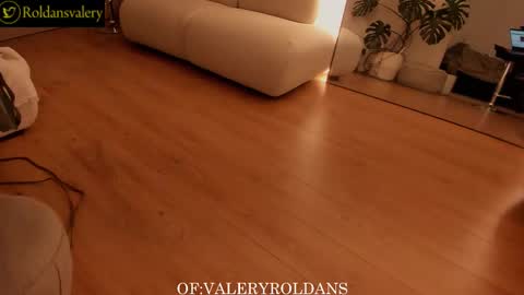 Valery Roldans online show from 11-19-25, 03:17