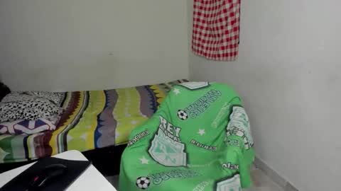 Snapshot of rolling_05 chatting on 03-19-26, 05:00 rolling_05 online show from 03-19-26, 05:00