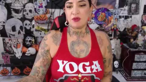 Snapshot of rollyderolandia666 chatting on 10-26-25, 08:26 Rolly online show from 10-26-25, 08:26