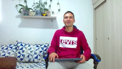 rolos_hot32 online show from 12-02-25, 02:34