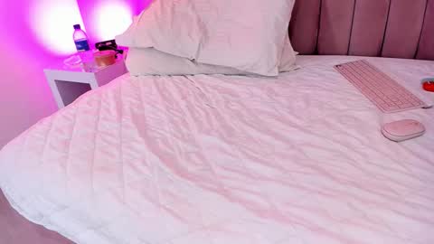 Marcela online show from 10-19-25, 07:14