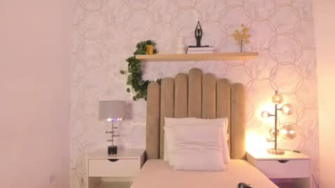 Snapshot of roma_love_ chatting on 12-10-24, 01:00 online show from 12-10-24, 01:00