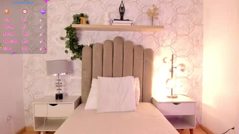 Snapshot of roma_love_ chatting on 12-14-24, 12:23 online show from 12-14-24, 12:23